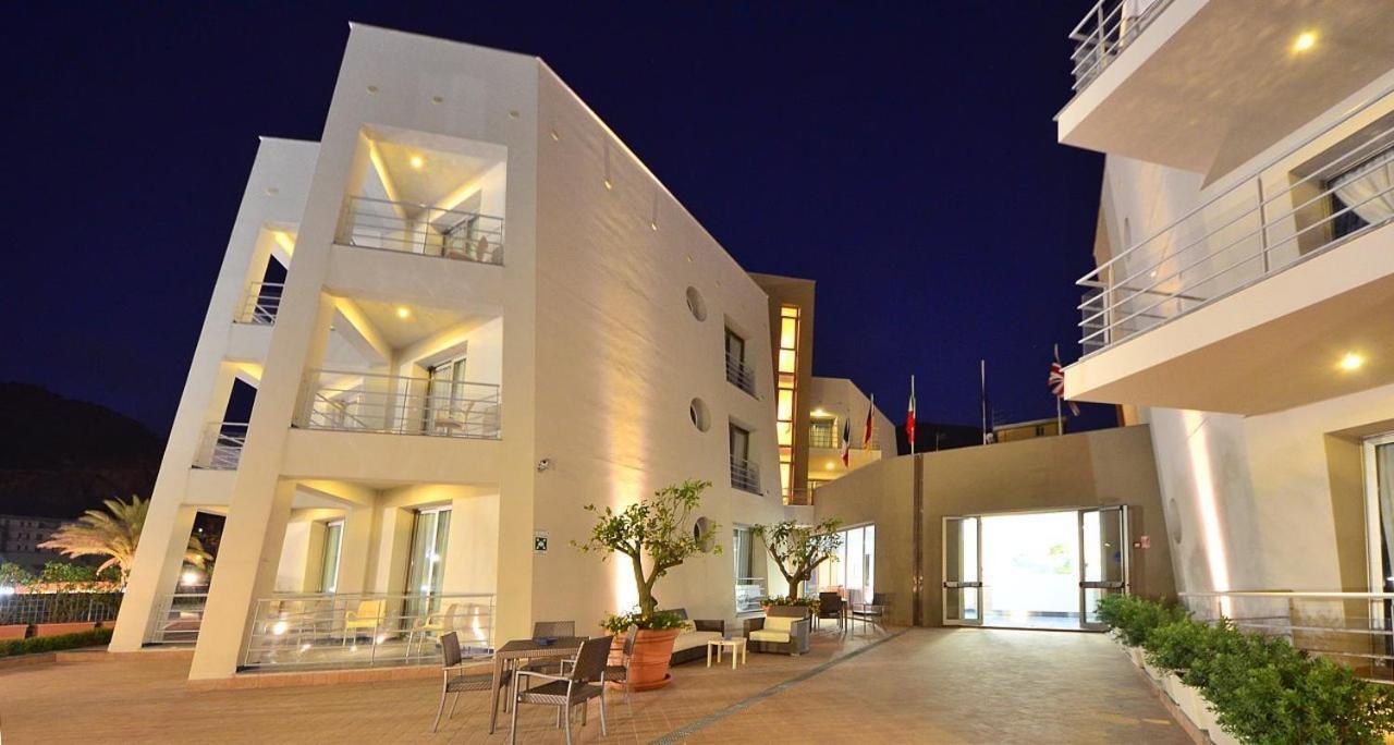 Astro 4* Cefalù